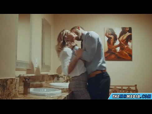 ❤️ Thaum ib tug busty blonde ntxias koj nyob rau hauv ib tug pej xeem chav dej ️❌ Porno ntawm peb Ib ❤